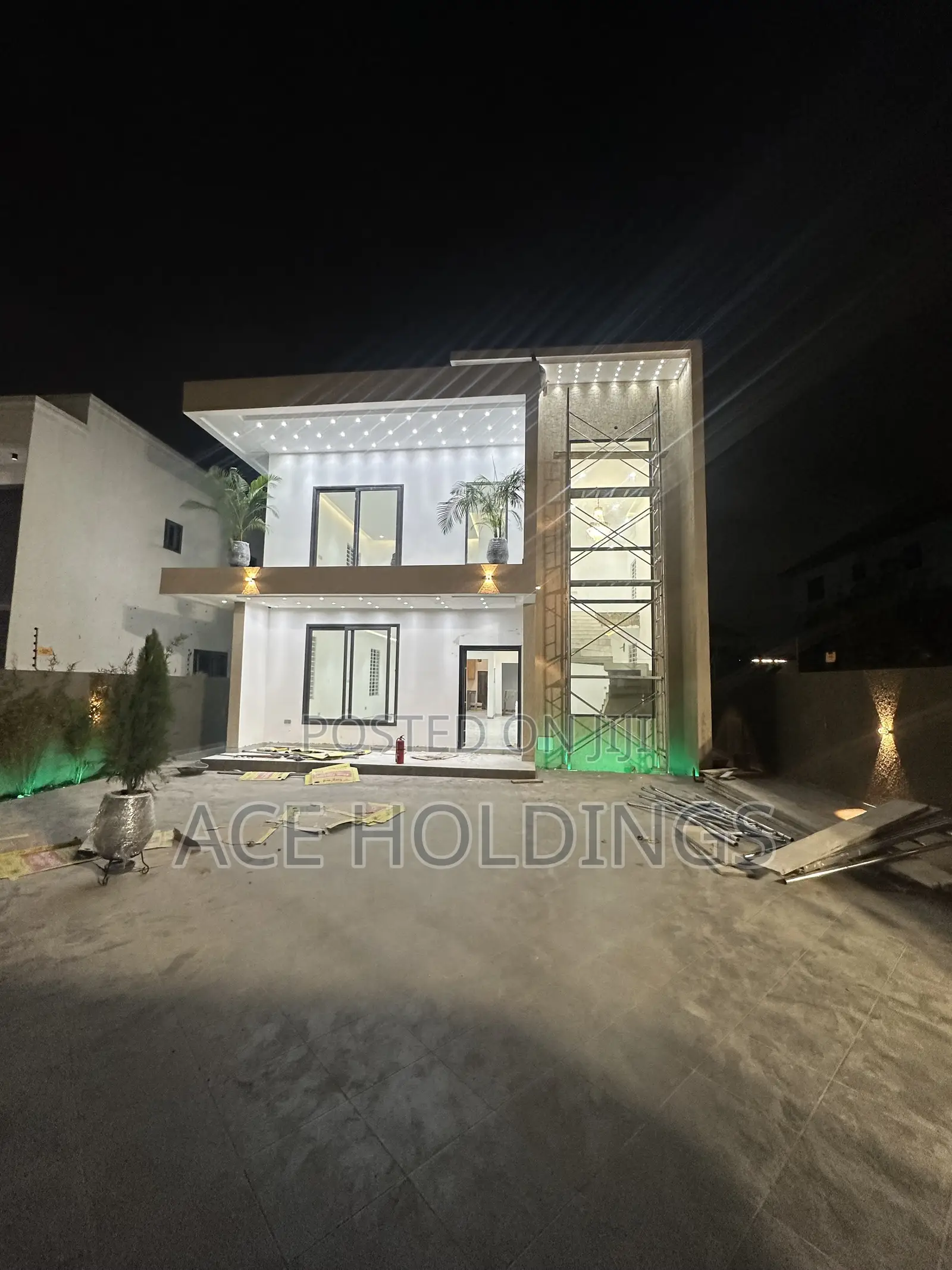 4bdrm Mansion in Nmai Dzorn, School Junction for sale