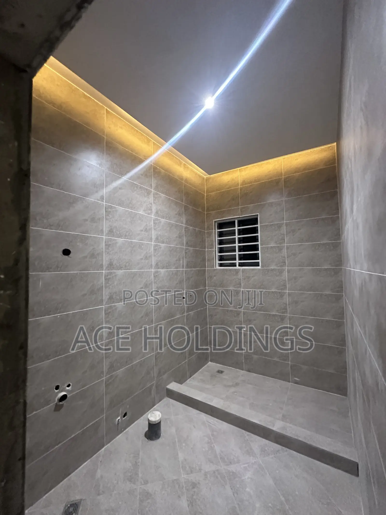 4bdrm Mansion in Nmai Dzorn, School Junction for sale