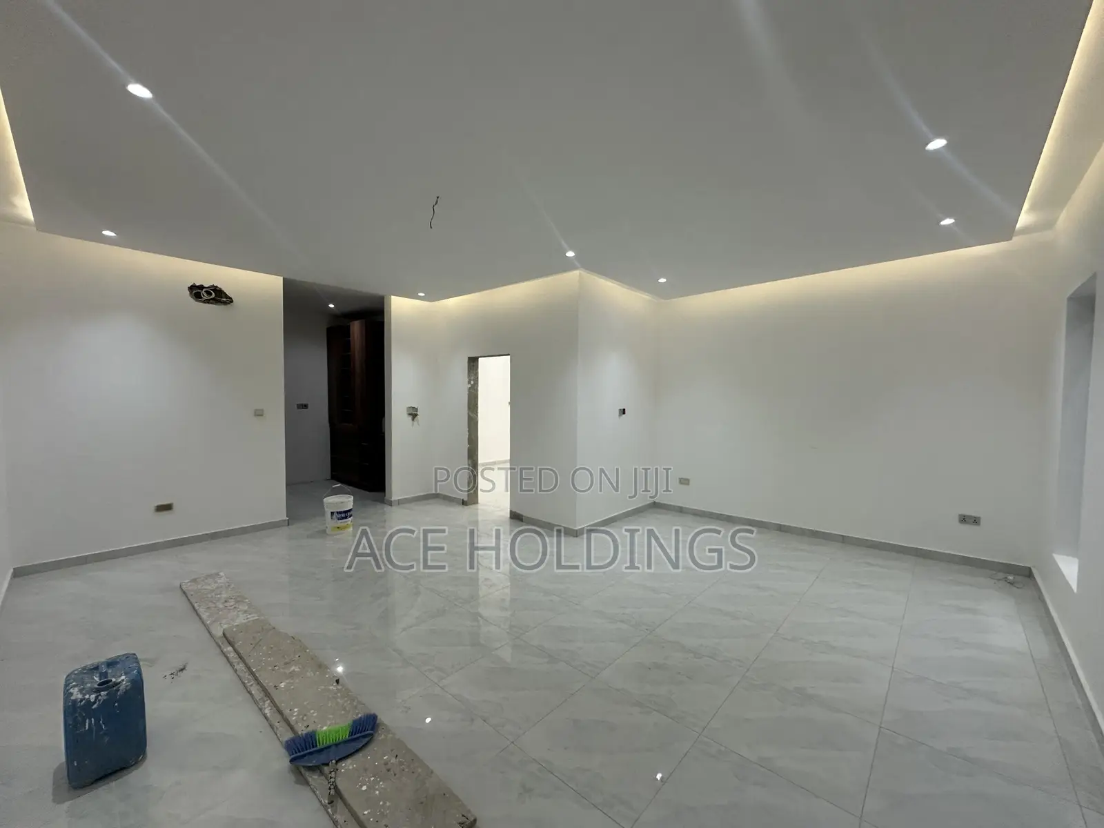 4bdrm Mansion in Nmai Dzorn, School Junction for sale