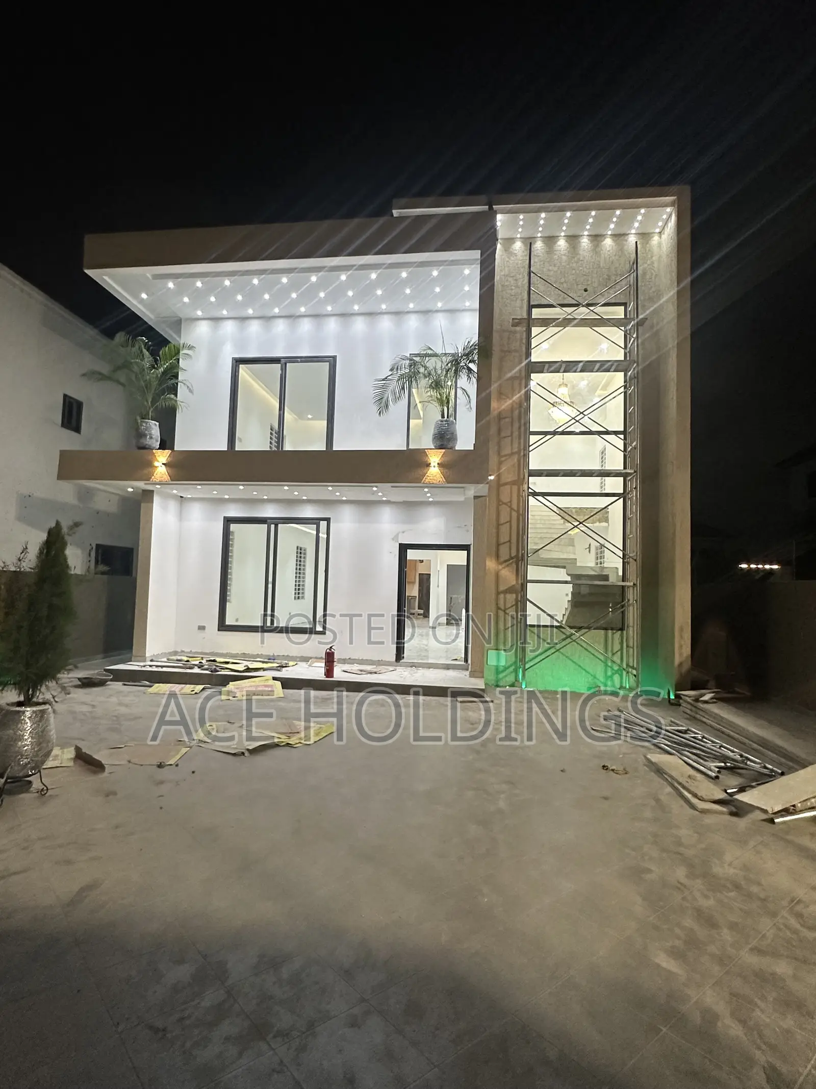 4bdrm Mansion in Nmai Dzorn, School Junction for sale