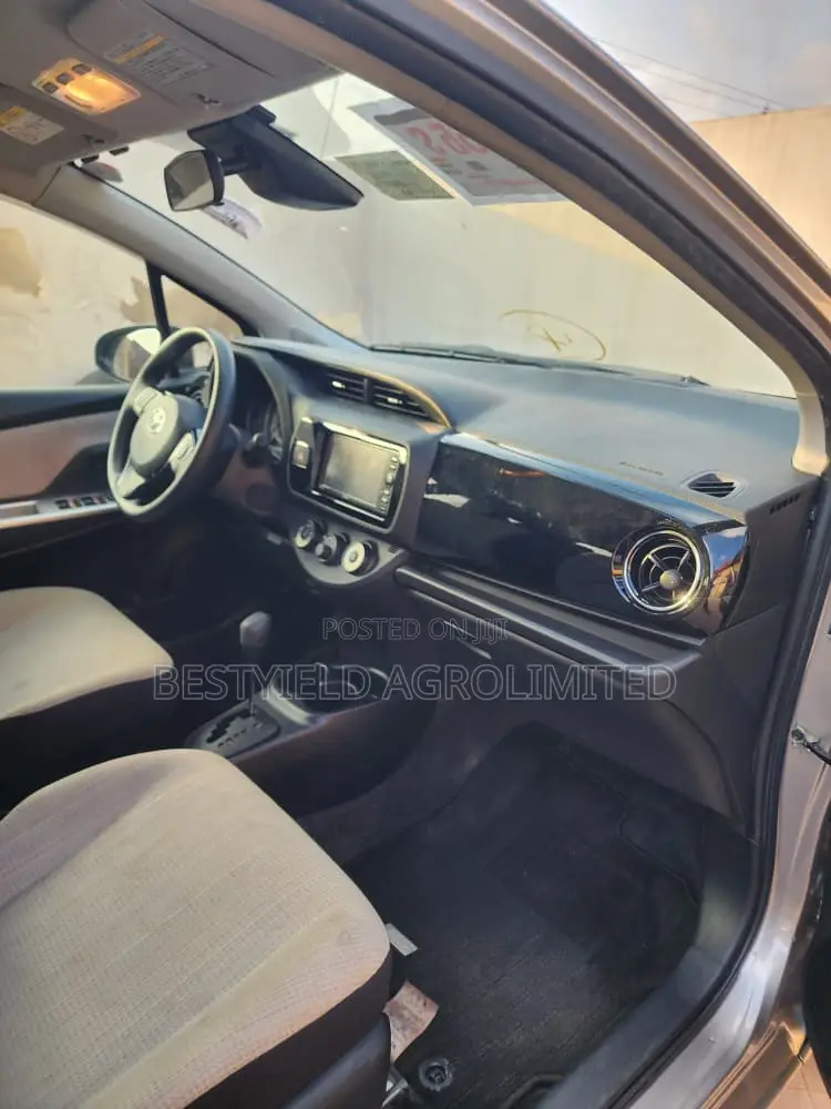 Toyota Vitz 1.3 FWD 5dr 2017 Gray