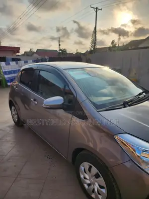 Toyota Vitz 1.3 FWD 5dr 2017 Gray