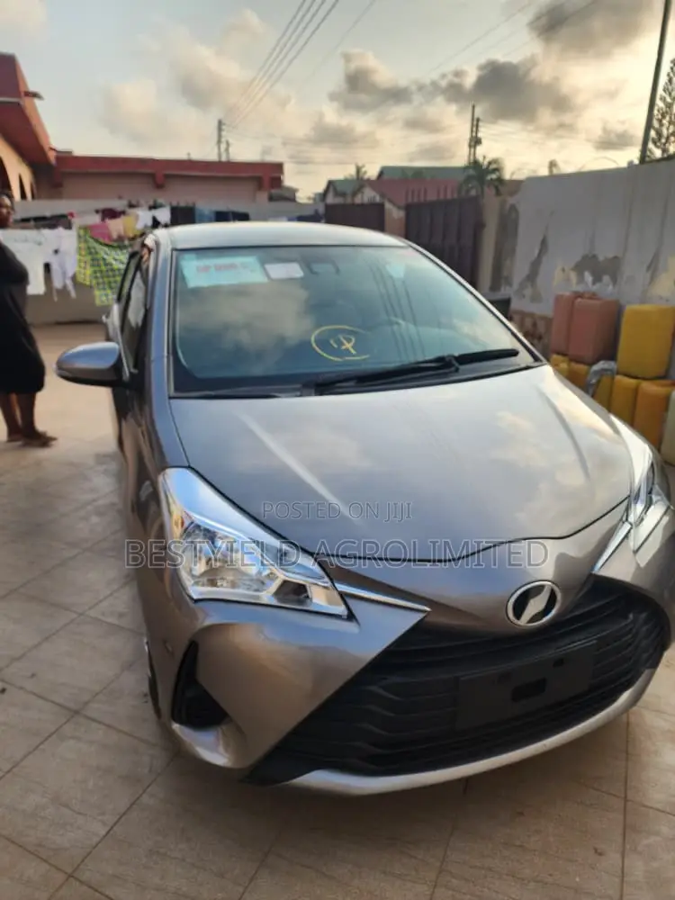 Toyota Vitz 1.3 FWD 5dr 2017 Gray