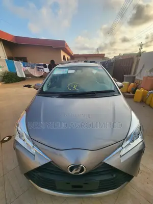 Toyota Vitz 1.3 FWD 5dr 2017 Gray