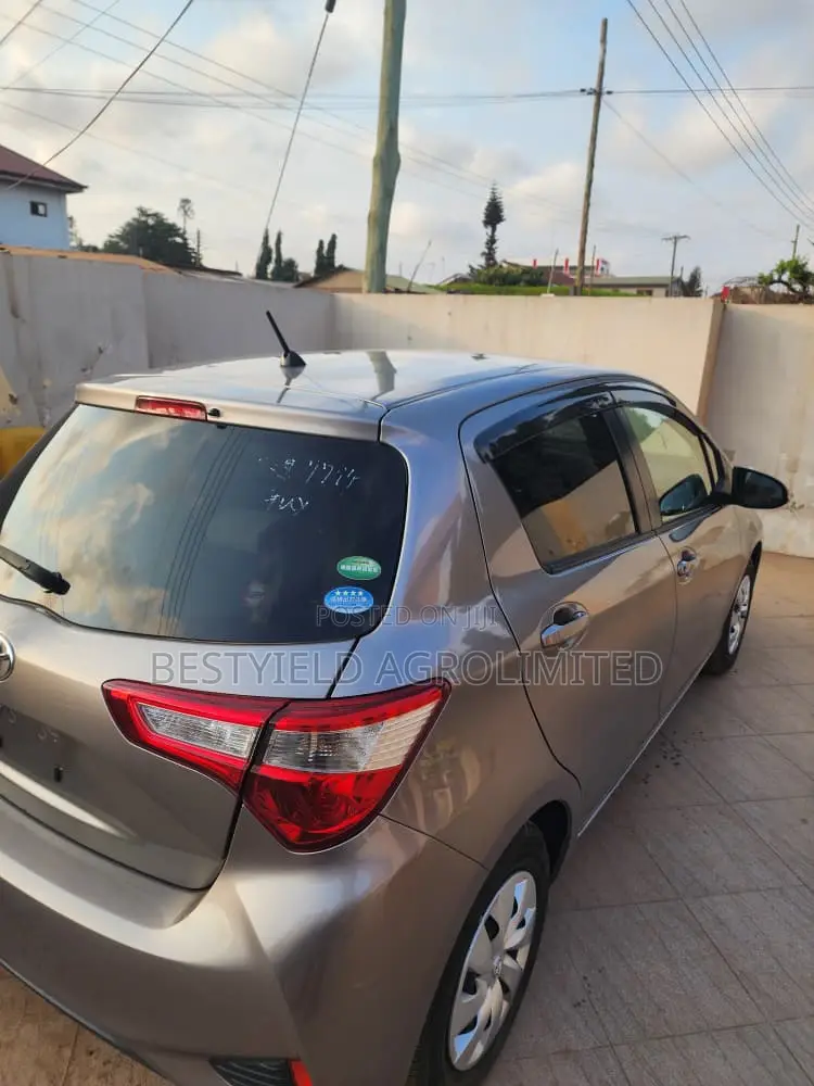 Toyota Vitz 1.3 FWD 5dr 2017 Gray