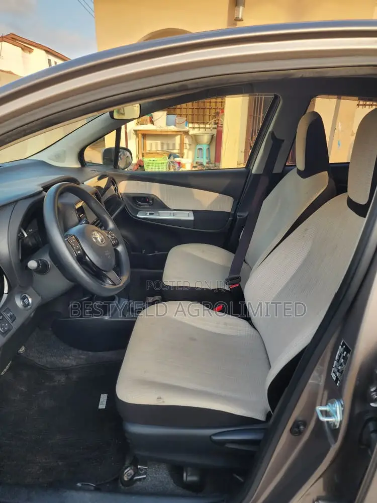 Toyota Vitz 1.3 FWD 5dr 2017 Gray