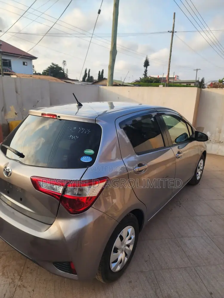 Toyota Vitz 1.3 FWD 5dr 2017 Gray