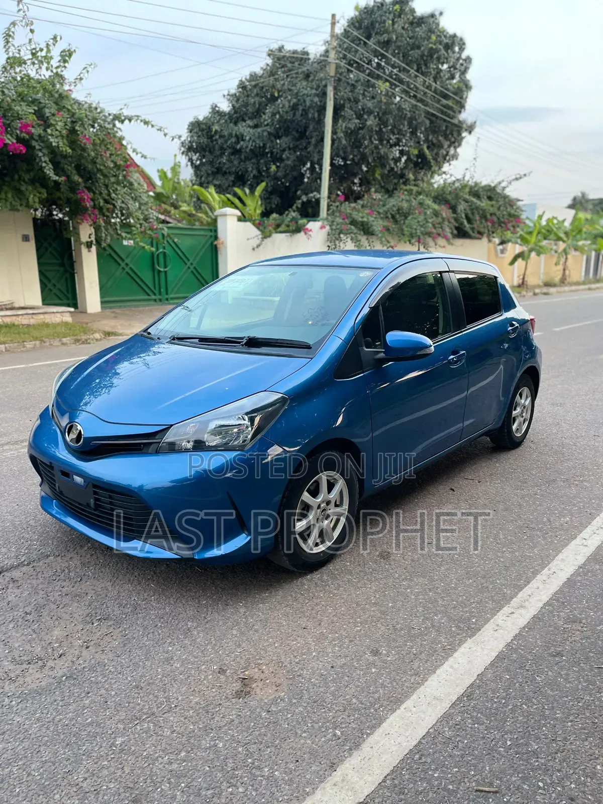 Toyota Vitz 1.3 FWD 5dr 2015 Blue