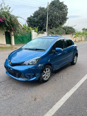 Toyota Vitz 1.3 FWD 5dr 2015 Blue