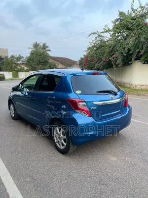 Toyota Vitz 1.3 FWD 5dr 2015 Blue
