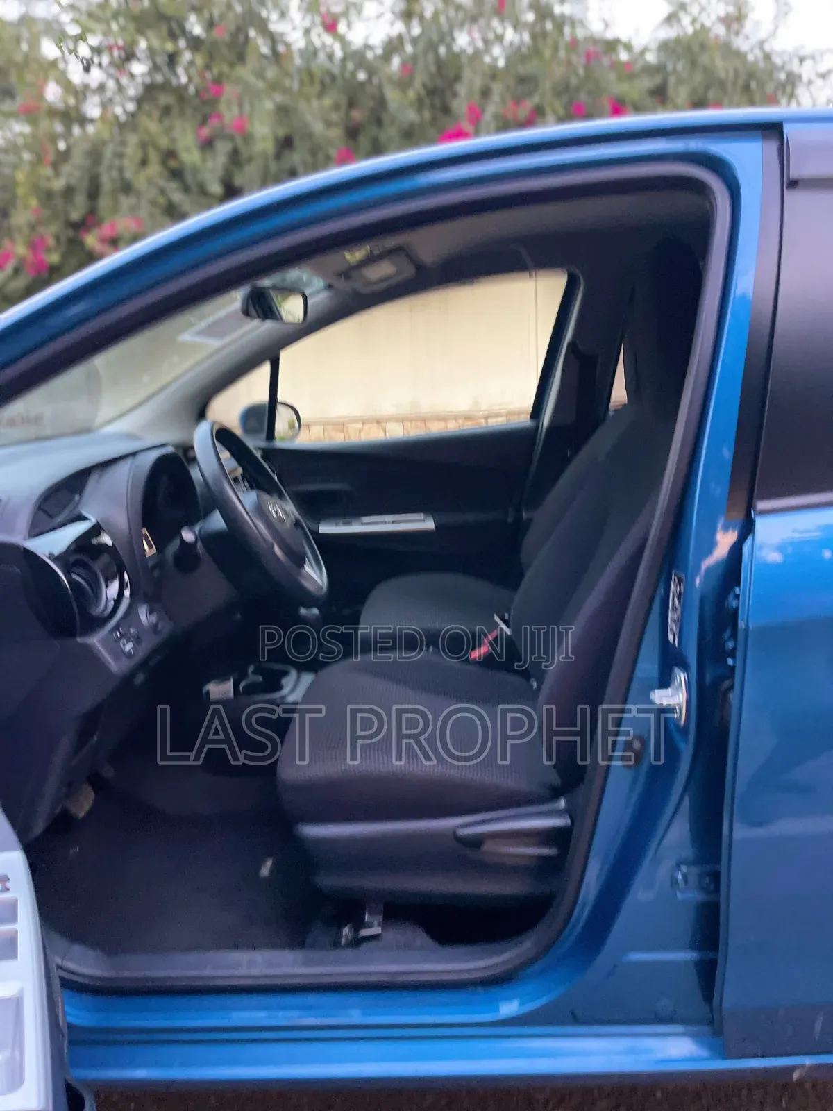 Toyota Vitz 1.3 FWD 5dr 2015 Blue