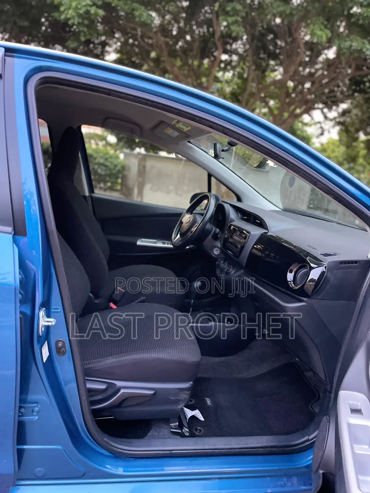 Toyota Vitz 1.3 FWD 5dr 2015 Blue