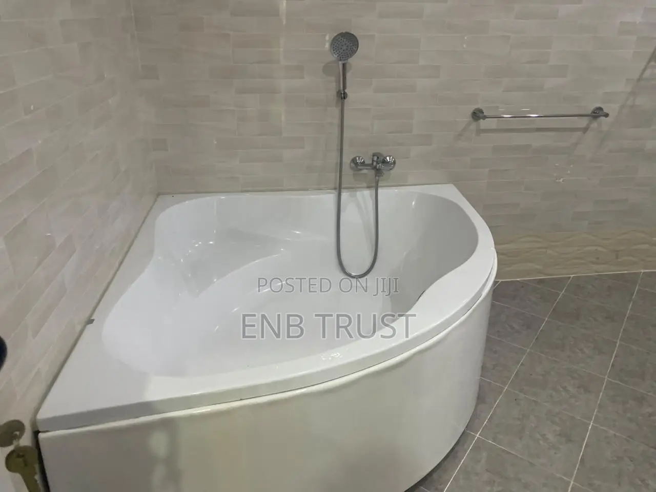 6bdrm Duplex in Haatso, Ga East Municipal for sale