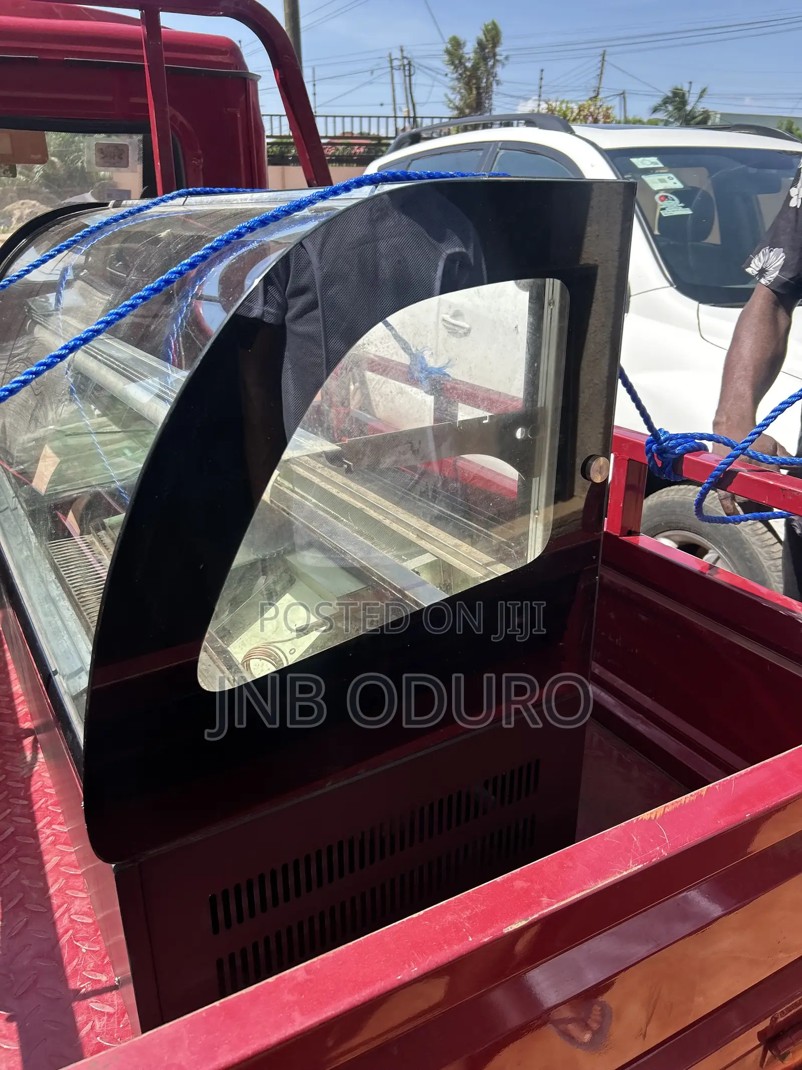 Commercial Display Refrigerator / Showcase – For Sale