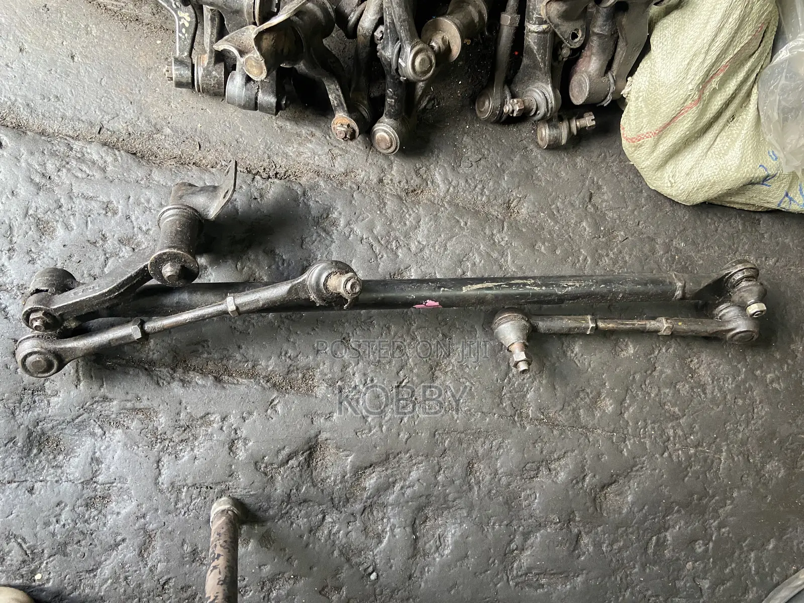 Hardbody 4x4 Center Bar Rod + Tie Rod End + Idler Arm COMPLETE -Used