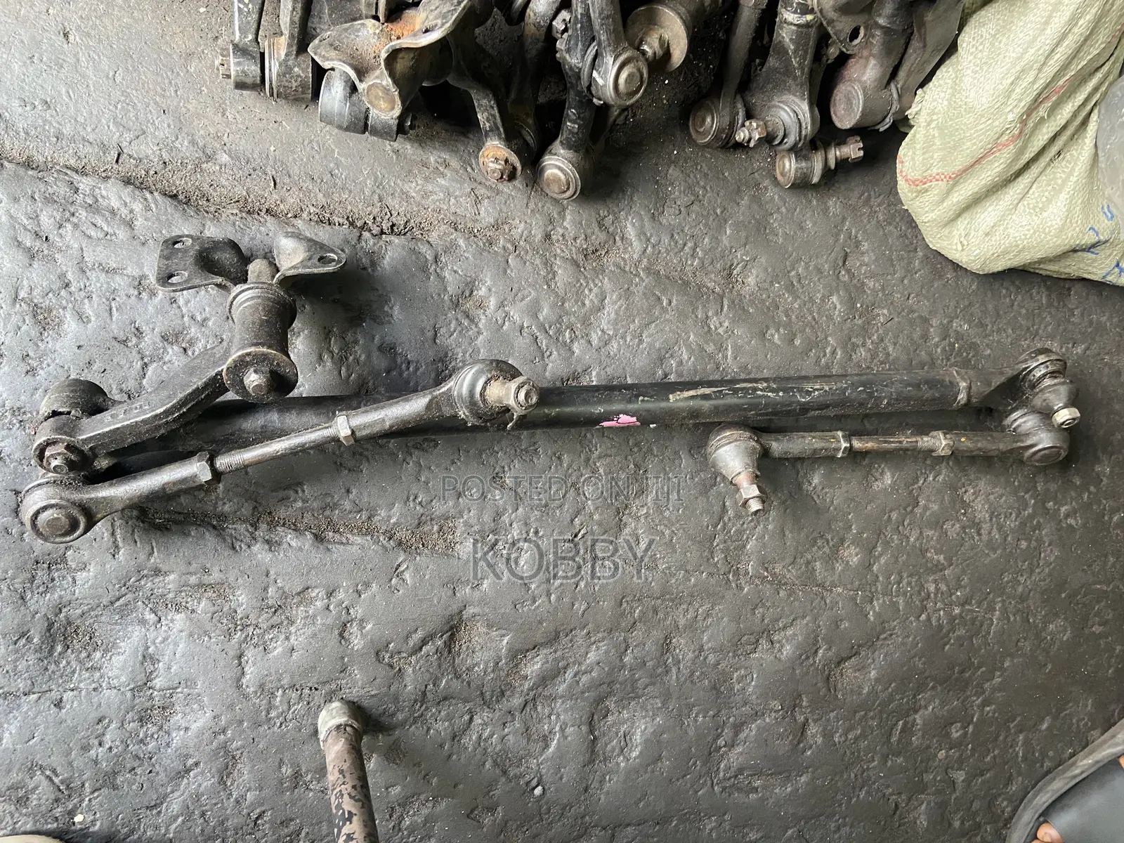 Hardbody 4x4 Center Bar Rod + Tie Rod End + Idler Arm COMPLETE -Used