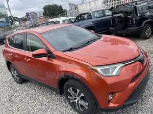 Toyota RAV4 LE 4dr SUV AWD (2.5L 4cyl 6A) 2018 Orange