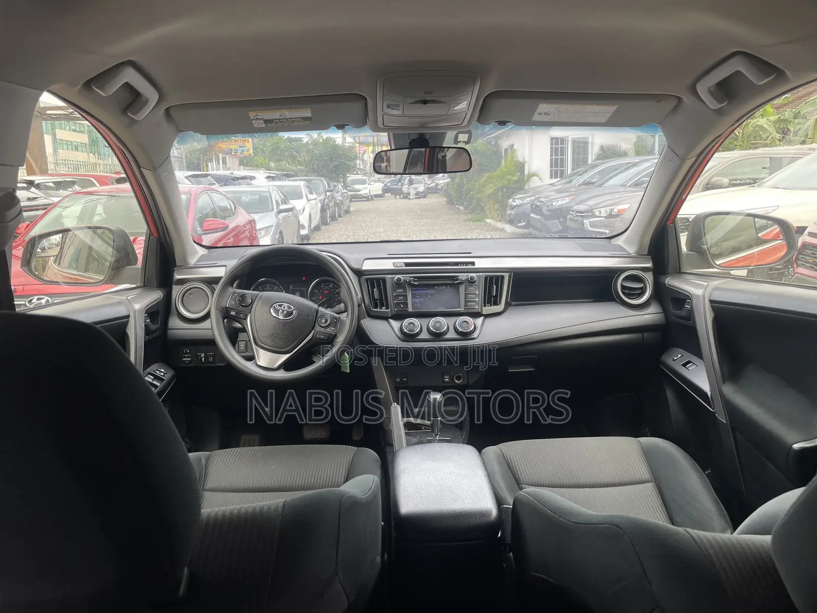 Toyota RAV4 LE 4dr SUV AWD (2.5L 4cyl 6A) 2018 Orange