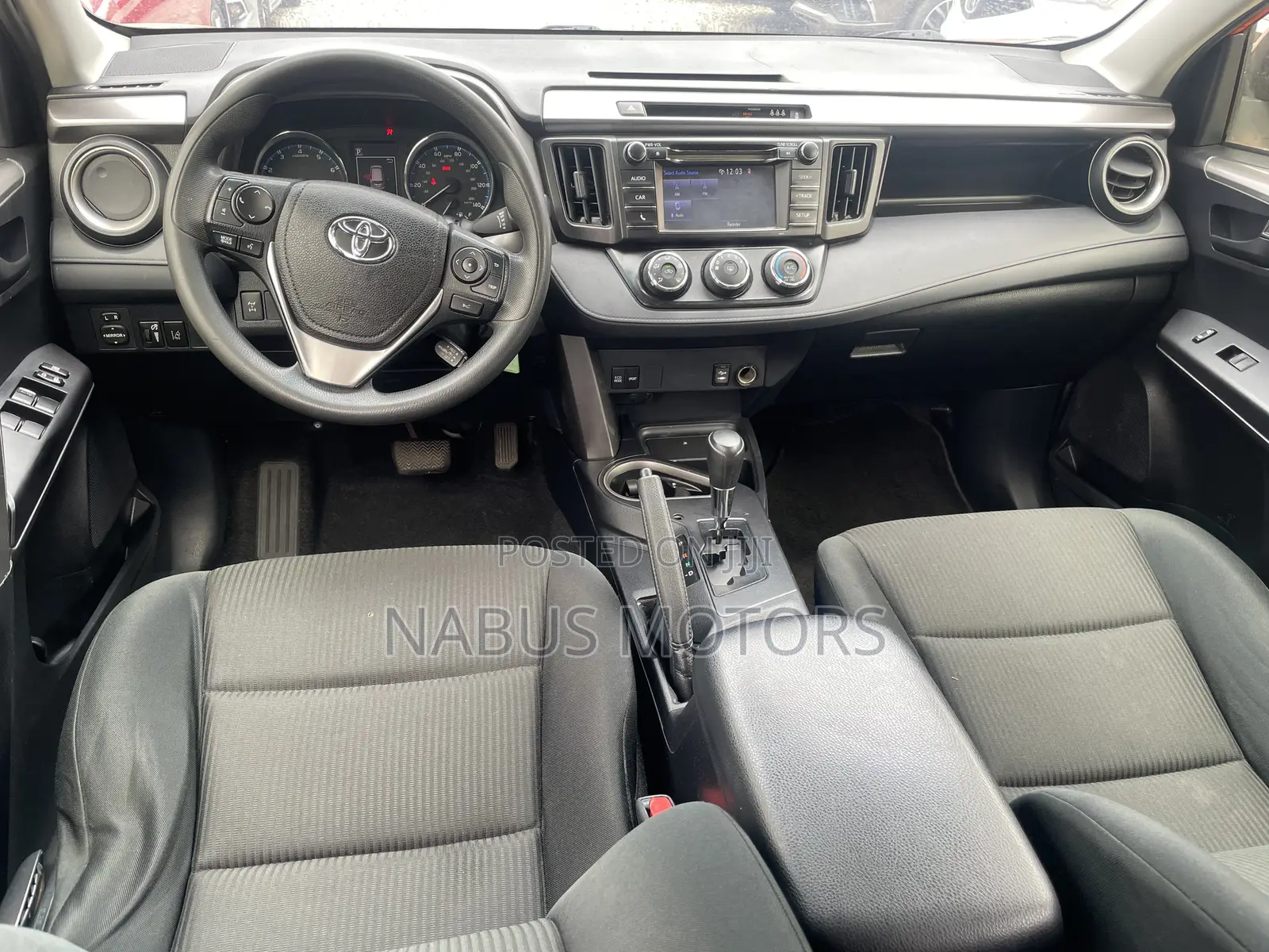 Toyota RAV4 LE 4dr SUV AWD (2.5L 4cyl 6A) 2018 Orange