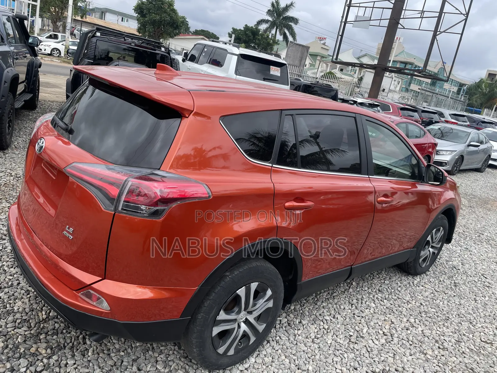 Toyota RAV4 LE 4dr SUV AWD (2.5L 4cyl 6A) 2018 Orange