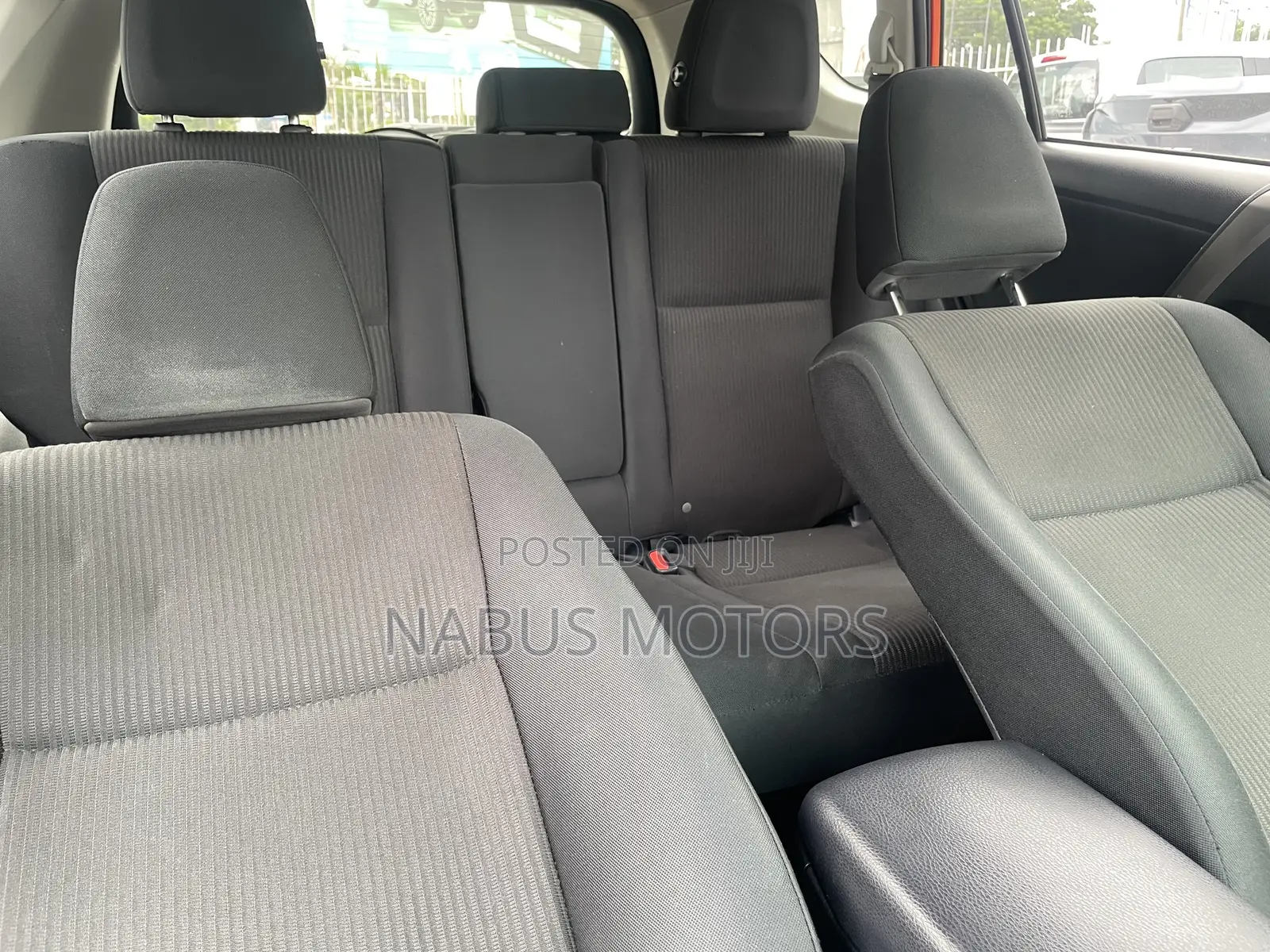 Toyota RAV4 LE 4dr SUV AWD (2.5L 4cyl 6A) 2018 Orange