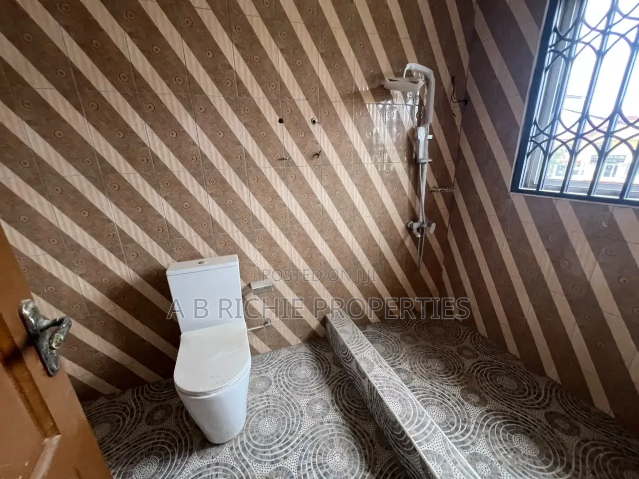 5bdrm Apartment in Ab Richie Properties, Tseaddo for rent