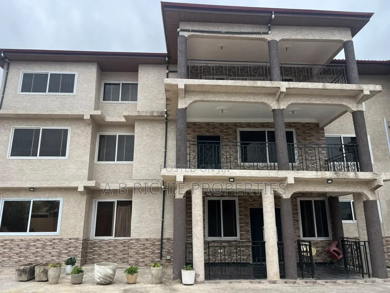 5bdrm Apartment in Ab Richie Properties, Tseaddo for rent