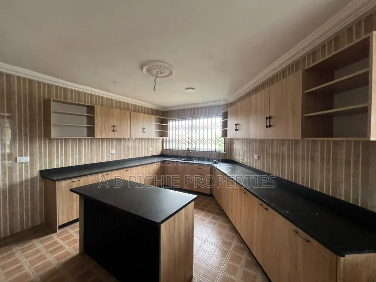 5bdrm Apartment in Ab Richie Properties, Tseaddo for rent