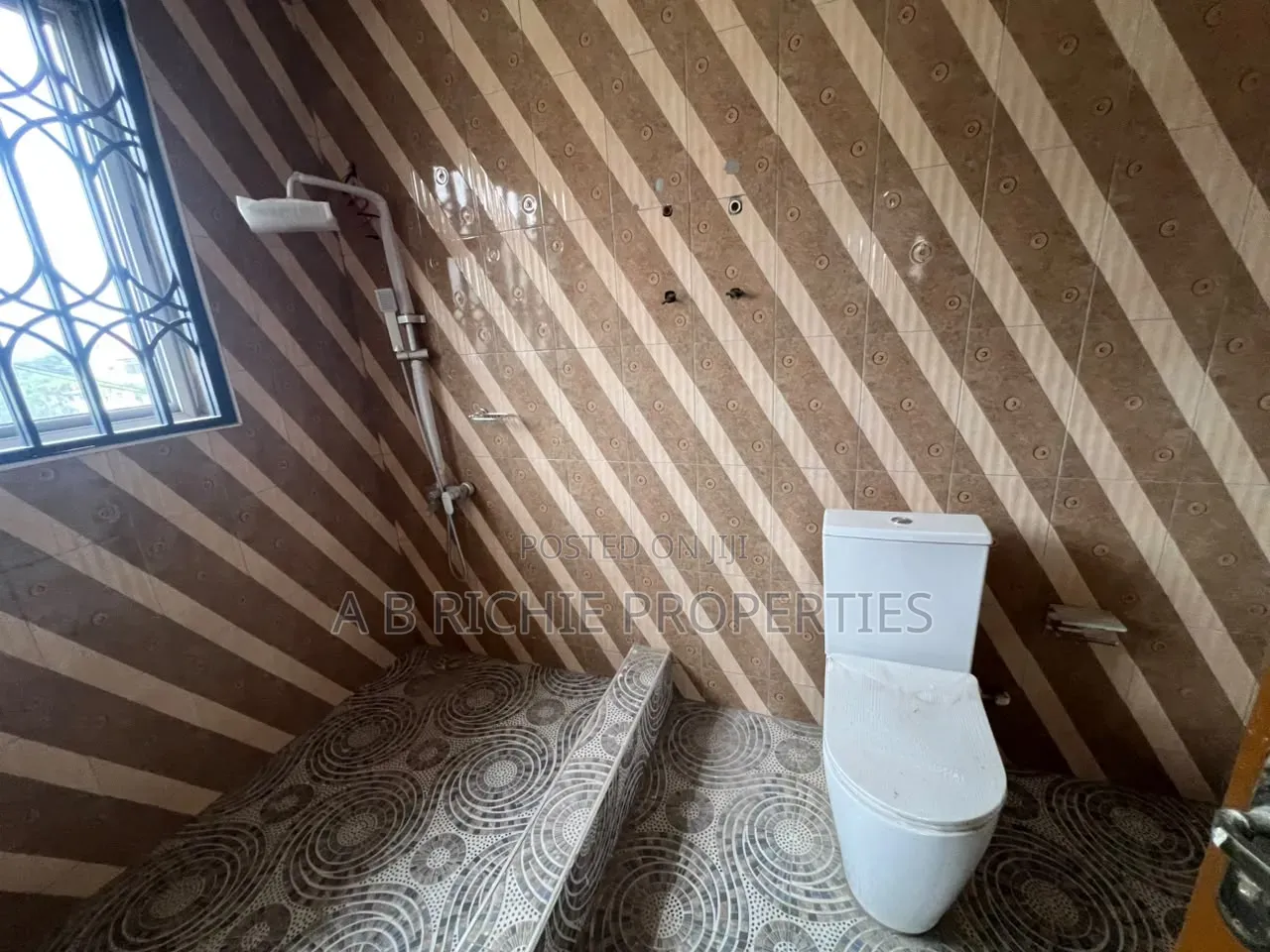 5bdrm Apartment in Ab Richie Properties, Tseaddo for rent