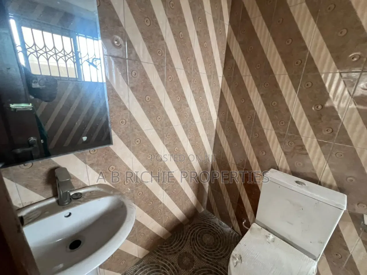 5bdrm Apartment in Ab Richie Properties, Tseaddo for rent