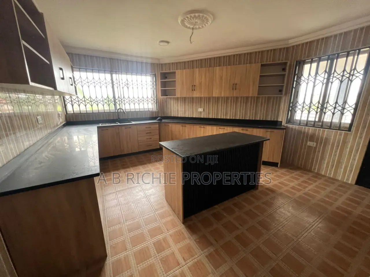 5bdrm Apartment in Ab Richie Properties, Tseaddo for rent