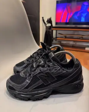 New Balance 740 Black