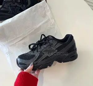 New Balance 740 Black