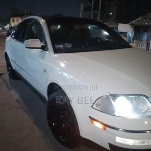 Volkswagen Passat 2003 White
