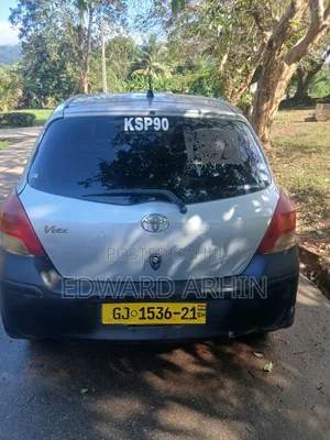 Toyota Vitz 2014 Silver