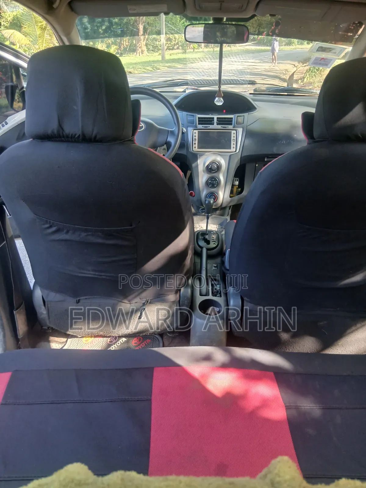Toyota Vitz 2014 Silver