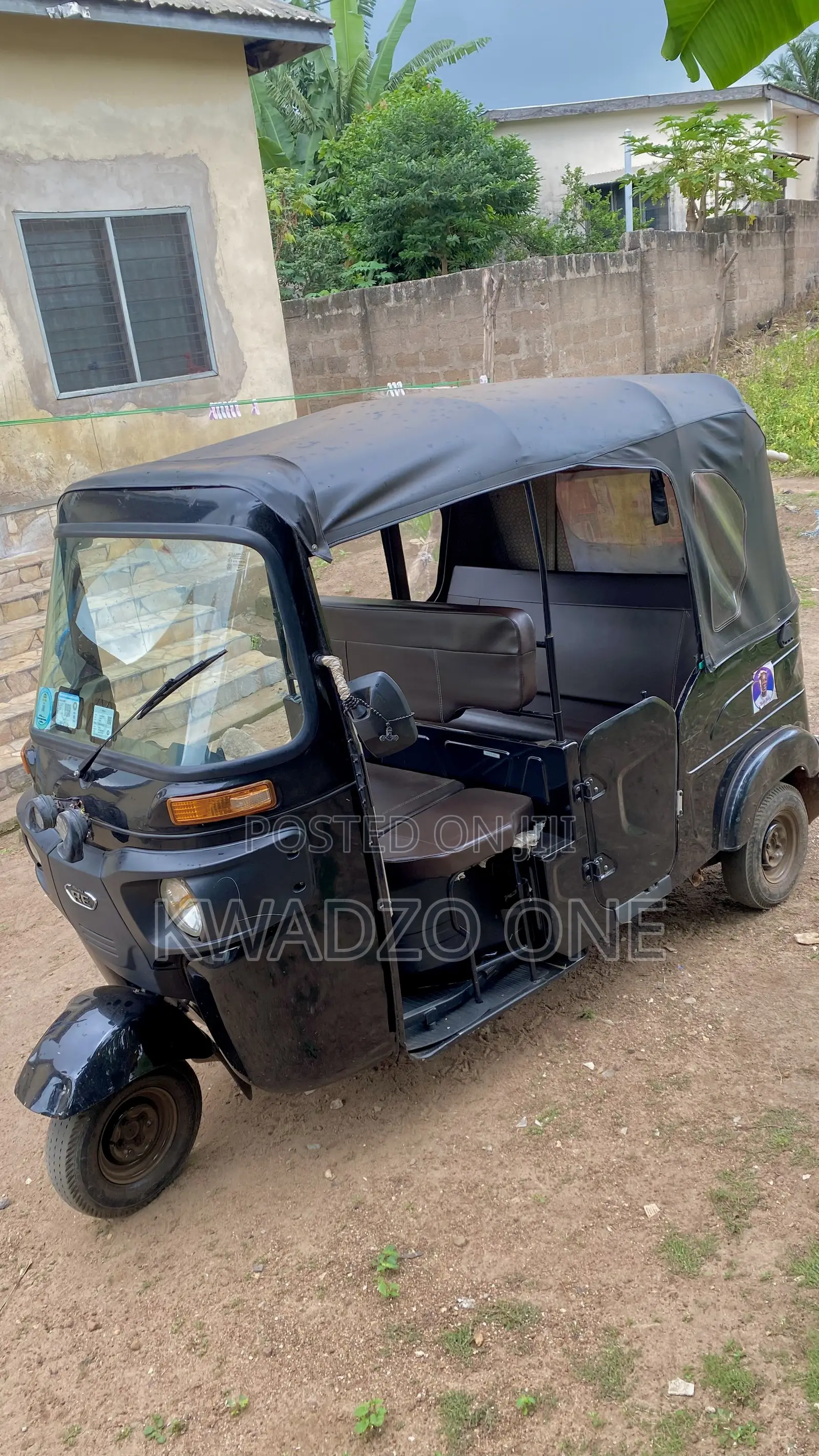 Bajaj RE 2026 Black