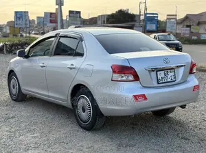 Toyota Belta 2010 Silver