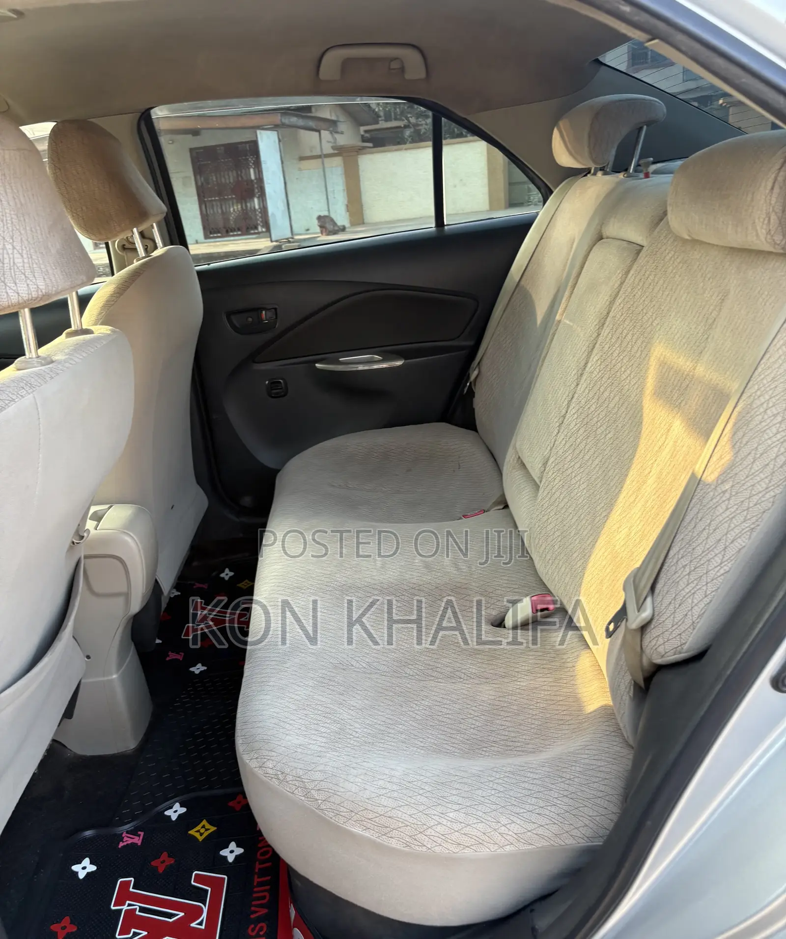 Toyota Belta 2010 Silver