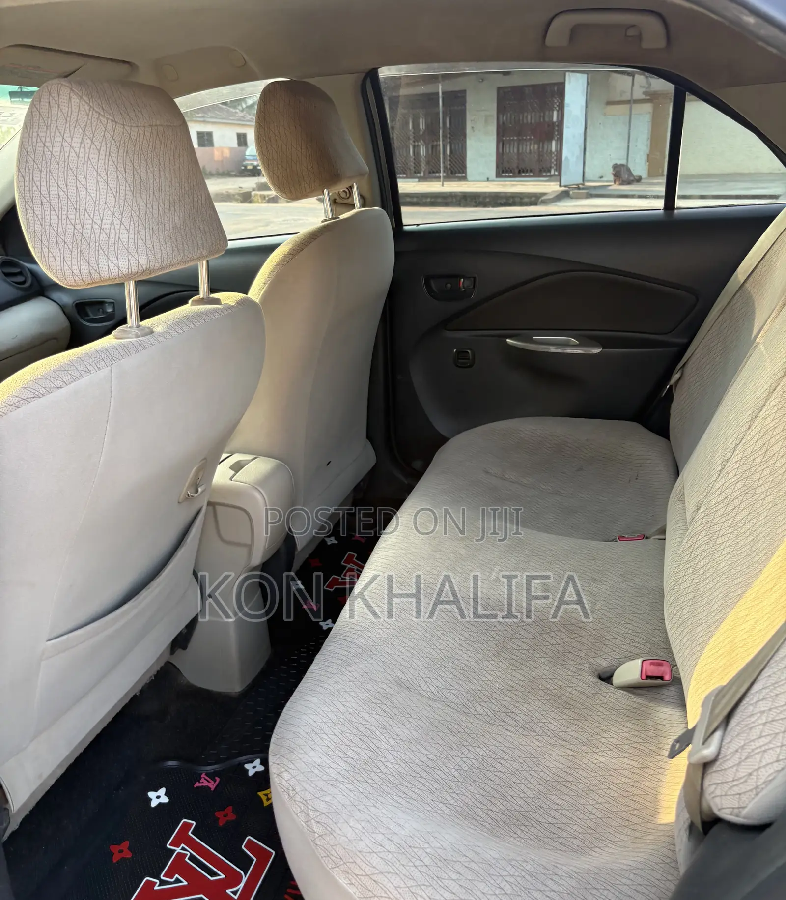 Toyota Belta 2010 Silver