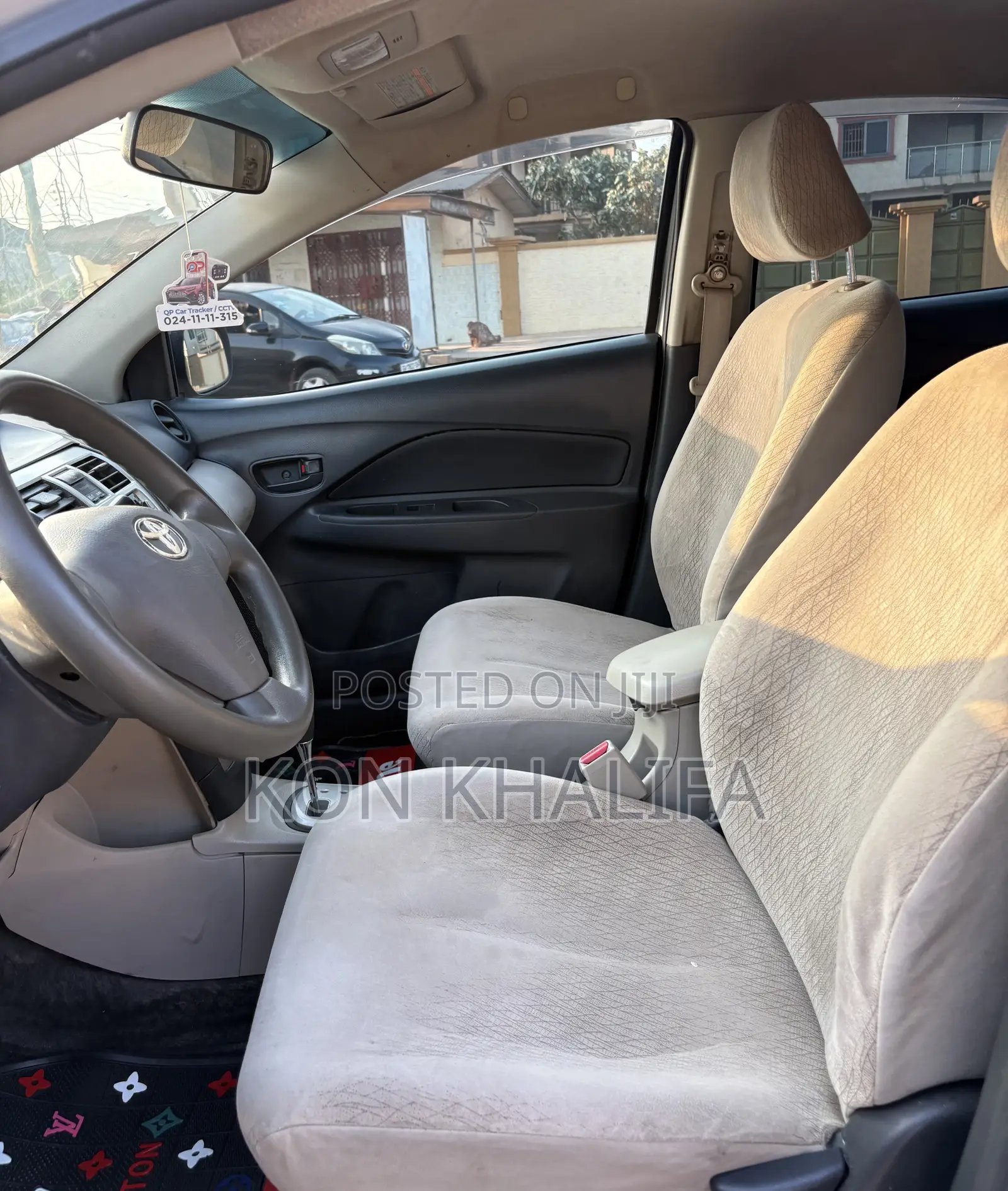 Toyota Belta 2010 Silver