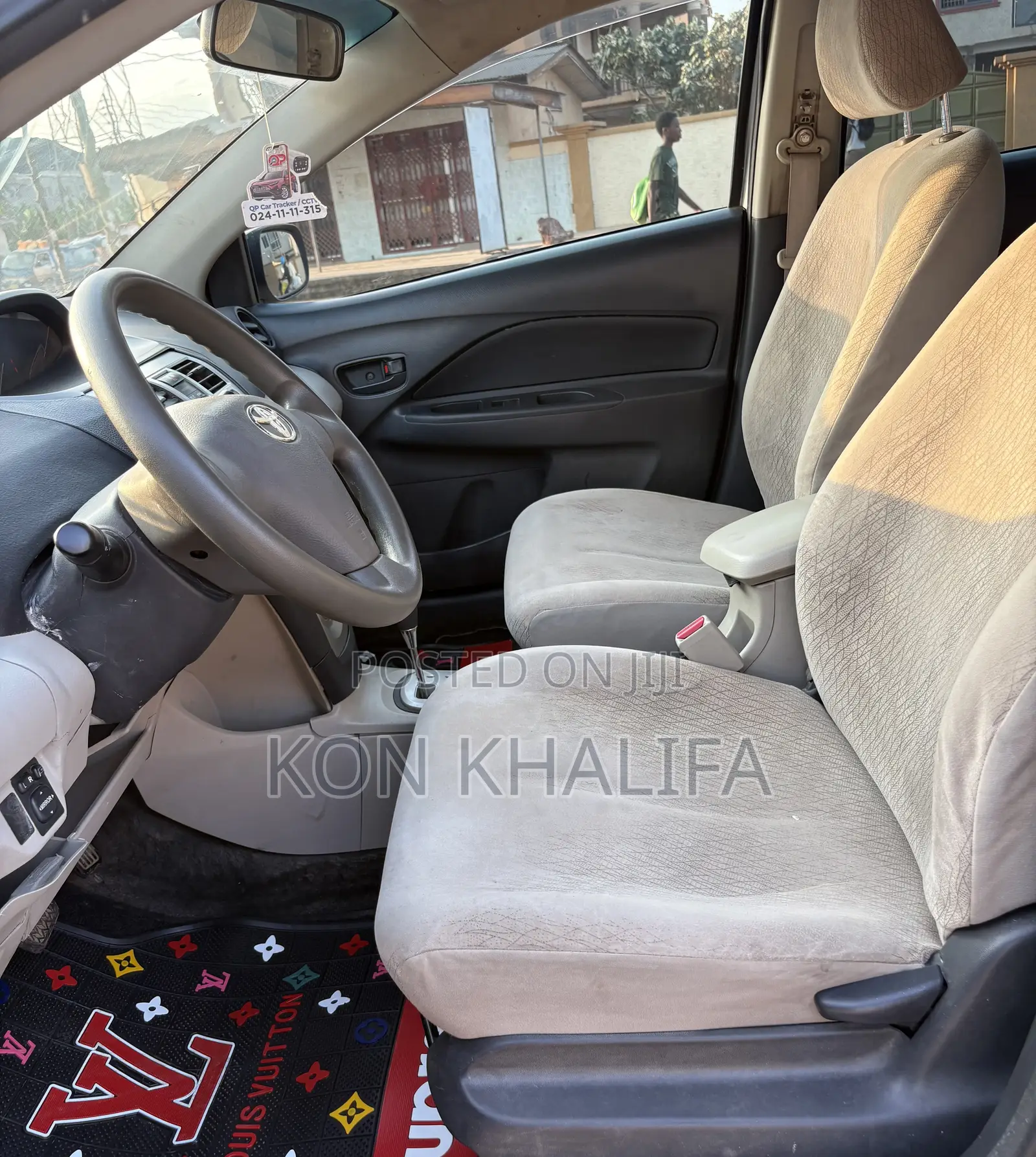 Toyota Belta 2010 Silver