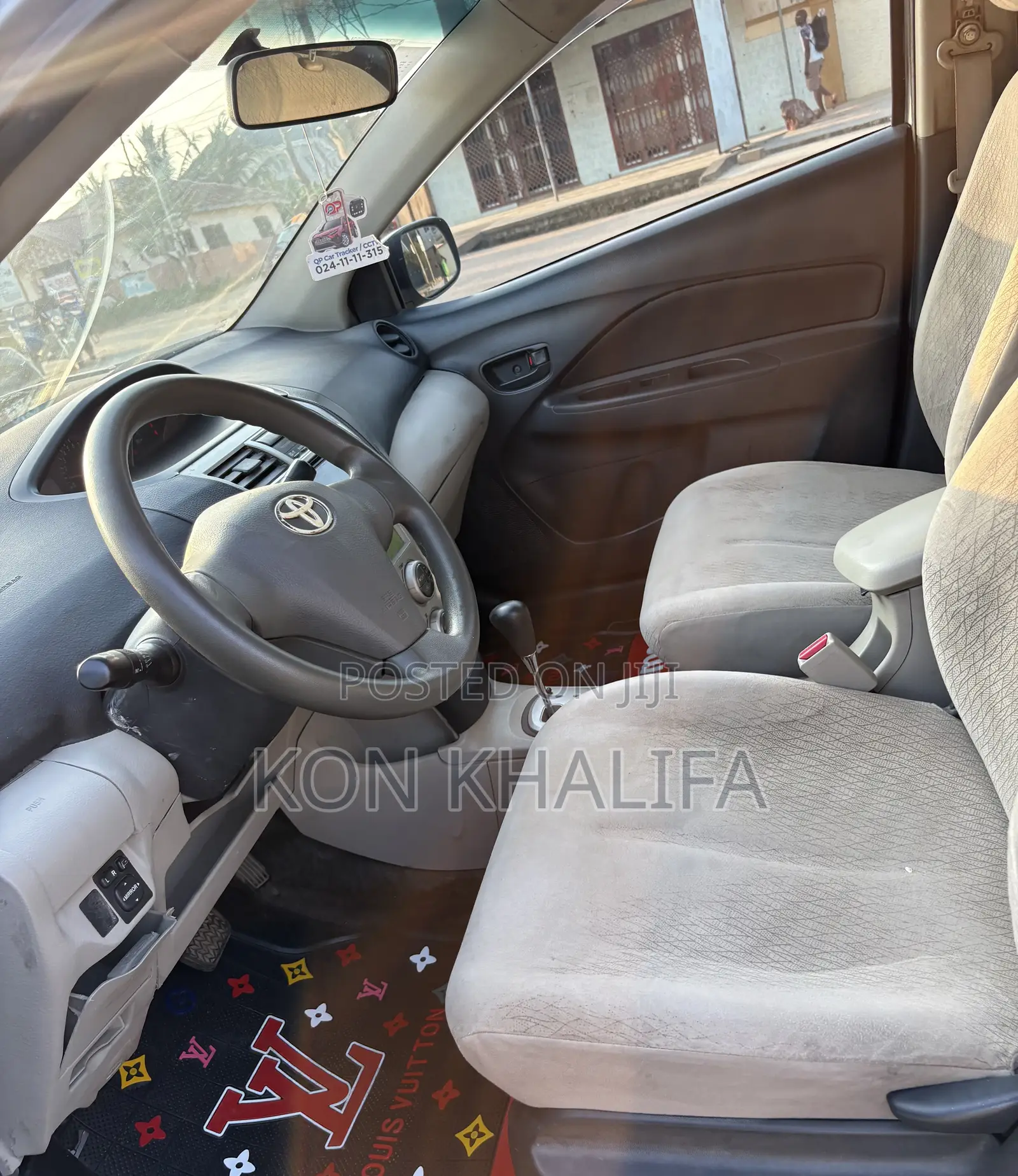 Toyota Belta 2010 Silver