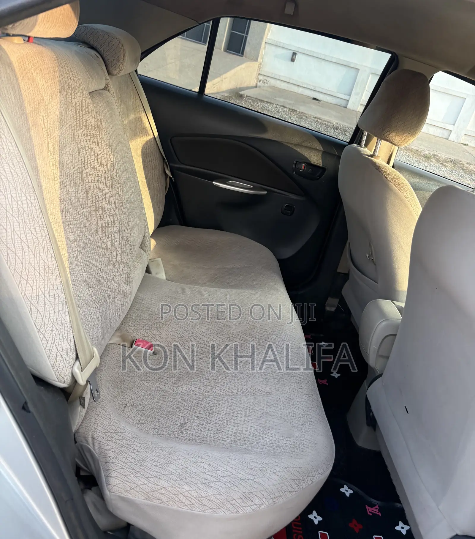 Toyota Belta 2010 Silver