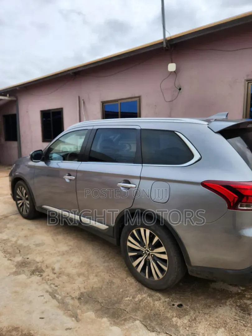 Mitsubishi Outlander LE FWD 2019 Burgundy