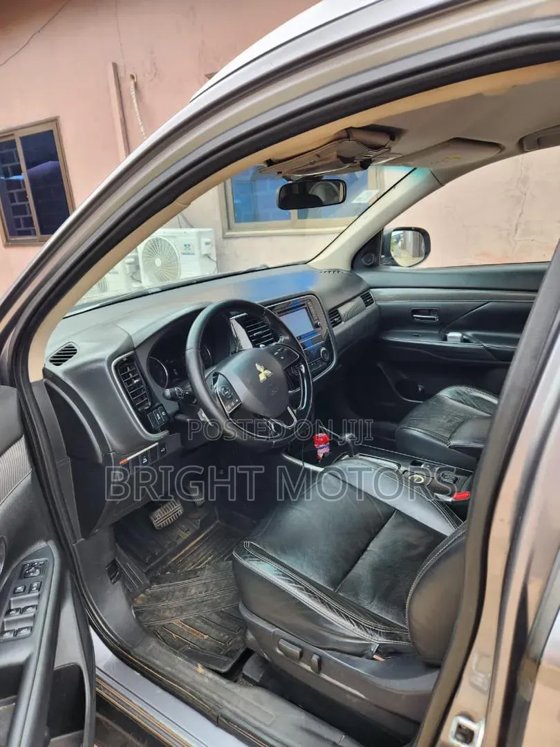 Mitsubishi Outlander LE FWD 2019 Burgundy