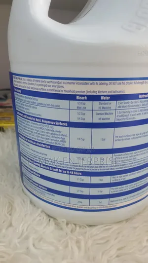 Clorox Disinfecting Bleach.