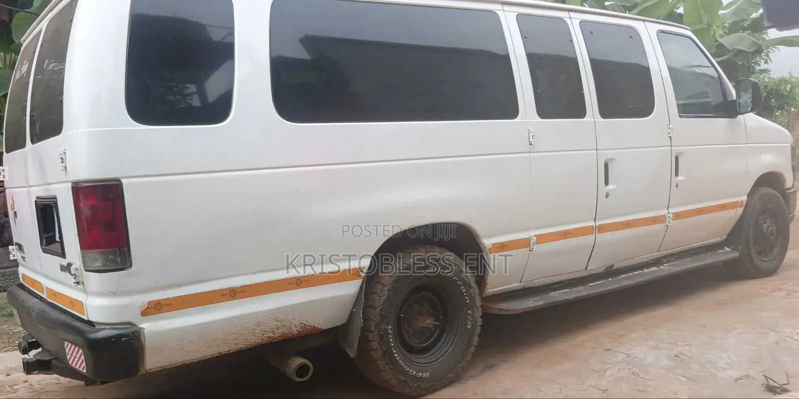 Ford E350 2014 Red