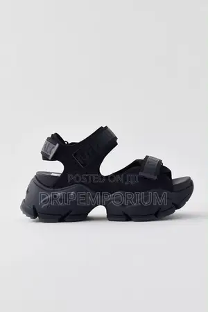BUFFALO Chunky Sandals