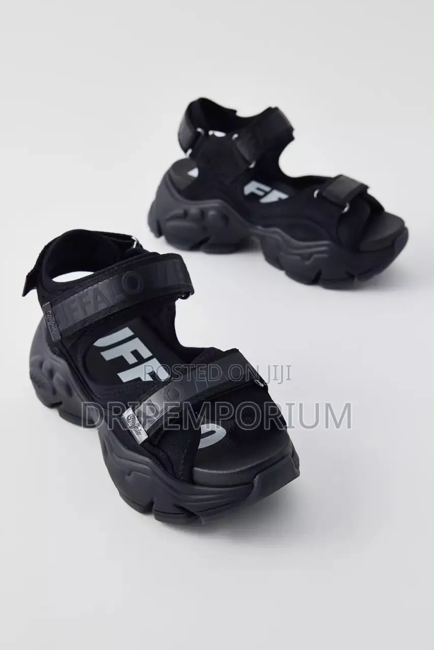 BUFFALO Chunky Sandals